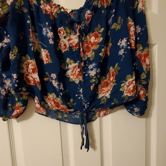 TAKARA NAVY CROP TOP - Picture 3 of 3